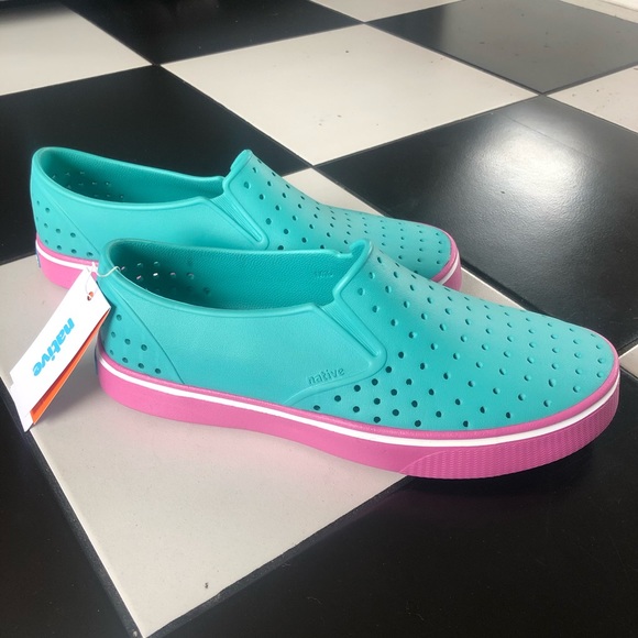 ::SOLD:: NWT Turquoise & Pink ‘Miles’ Flats Crocs - Picture 2 of 13